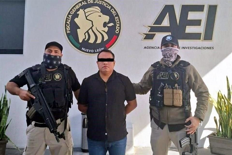 Un custodio y un ex compañero de una empresa de transporte de valores son detenidos al ser acusados del robo de 4 millones de pesos.