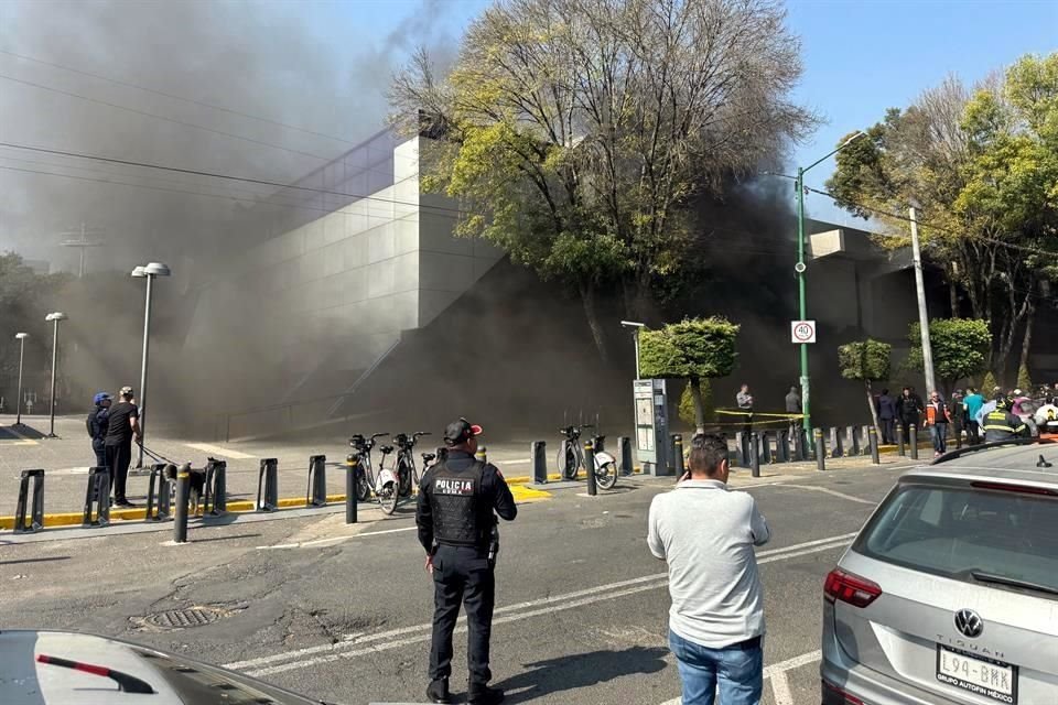 Bomberos ya atienden la emergencia.