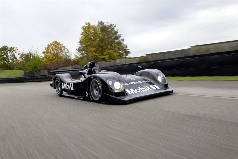 El Porsche LMP 2000 fue construido bajo un chasis de carbono.