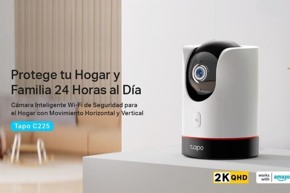 La cámara Tapo C225 se hará cargo de los interiores. Este dispositivo posee una resolución 2K QHD y un sensor Starlight que captura imágenes claras incluso en condiciones de poca luz.