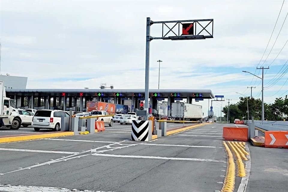 En la caseta de la Autopista al Aeropuerto sólo hay un carril exclusivo para telepeaje.