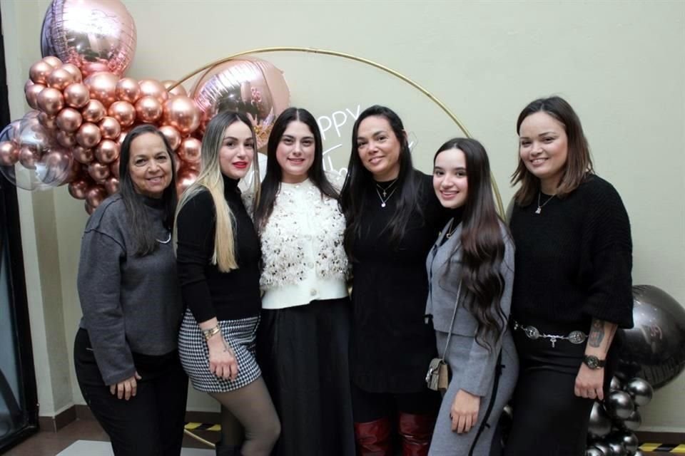 María del Roble, Yaneth Cárdenas, Rossy Cervantes, Liza Cárdenas, Renata Garza y Aseret Cárdenas