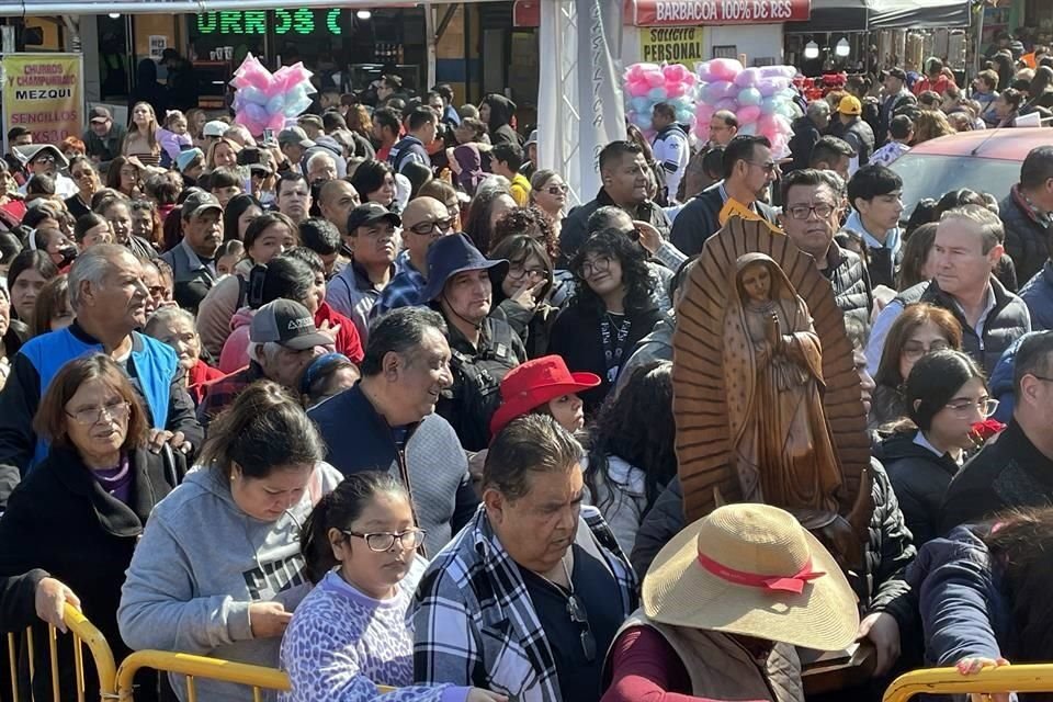 Niños y niñas acudieron con sus familias al Santuario.