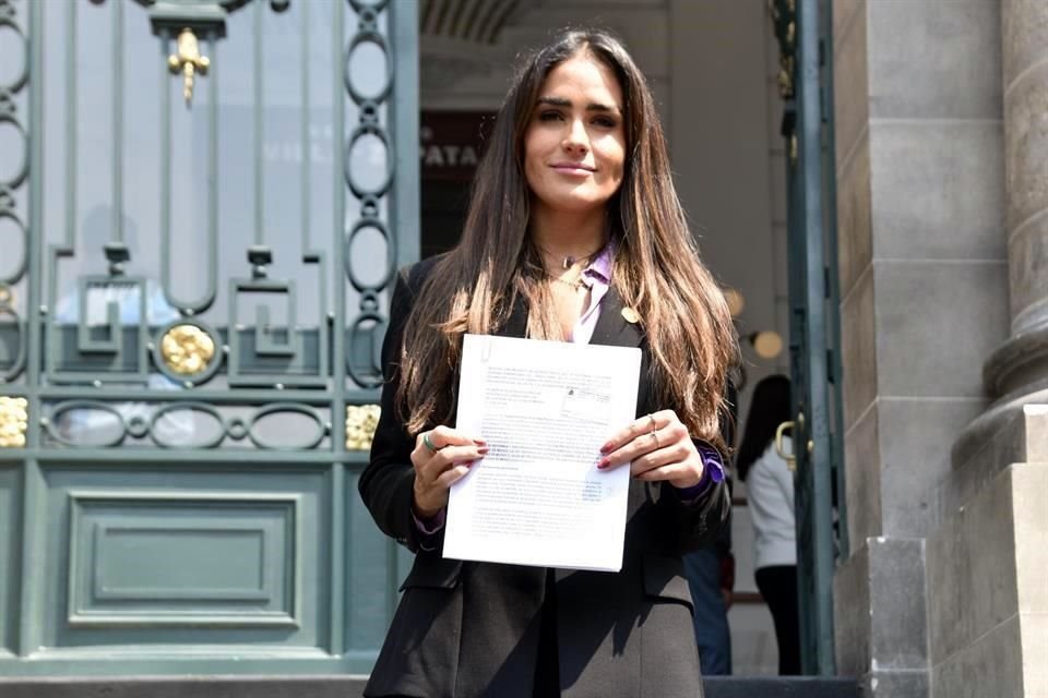 Alessandra Rojo de la Vega acudió al Congreso capitalino.