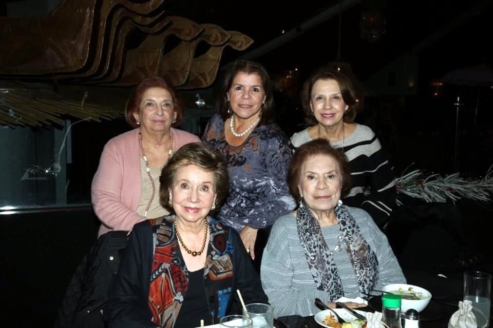 Cruchy Prado Benavides, Gabriela Benavides Sauceda, Yayis Salas Benavides, Mágala Mouret Benavides y Diamantina Sauceda de Benavides