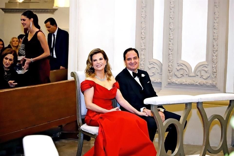 PAPÁS DE LA NOVIA. Gabriela Sada de Clariond y Eugenio Clariond Rangel