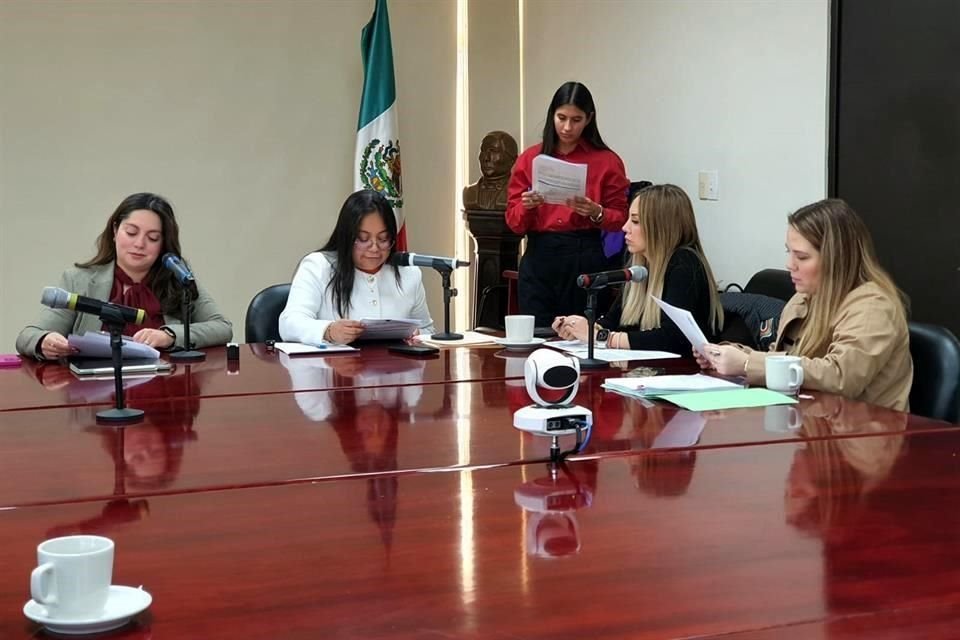 En el dictamen también se consideraron iniciativas de reforma a esa Ley planteadas por las ex Diputadas locales de Movimiento Ciudadano, Norma Benítez e Iraís Reyes y del PRI, Jessica Martínez.