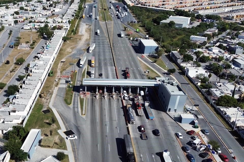   De acuerdo con datos de la REA, en el Anillo Periférico se ha incrementado el tránsito de vehículos pesados.