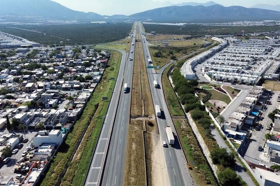   De acuerdo con datos de la REA, en el Anillo Periférico se ha incrementado el tránsito de vehículos pesados.