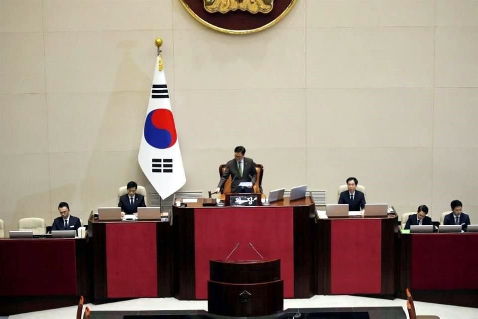 El Parlamento de Corea del Sur destituyó al presidente Yoon Suk Yeo.