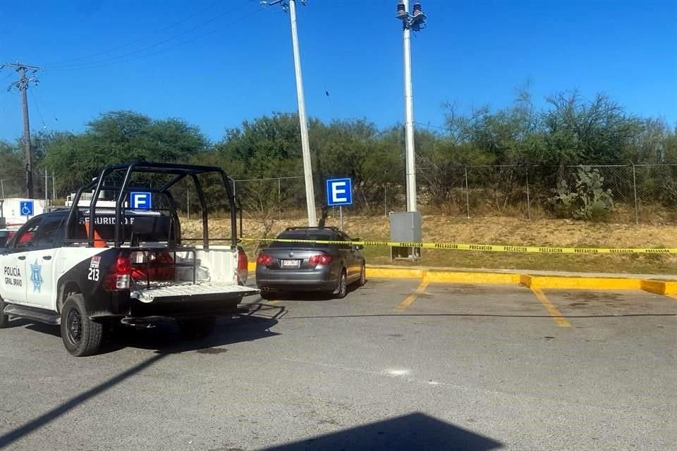 La pareja de la víctima subió al lesionado al auto y lo llevó hasta la caseta de cobro, en General Bravo, dónde pidió auxilio.