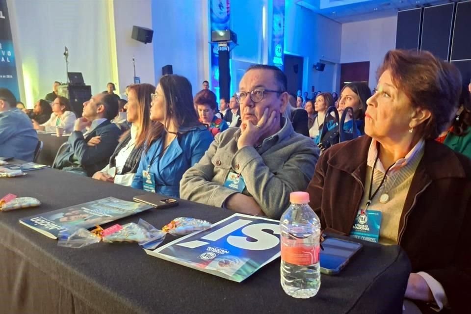 Germán Martínez manifestó su intención de 'reafiliarse de manera formal' al PAN, lo que fue aceptado por la militancia.