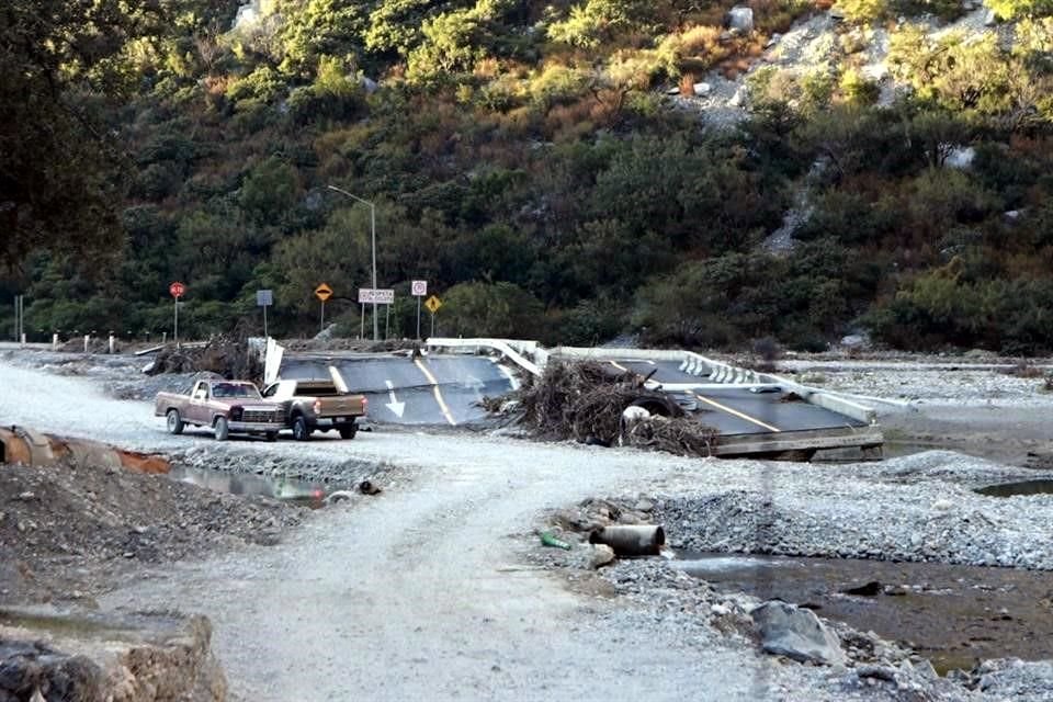 La carretera a la Cortina Rompepicos quedó prácticamente destruida, por lo que es peligroso recorrerla aun en vehículos todo terreno.