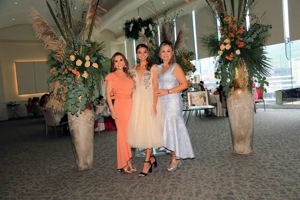 Patricia Malvaez, Alondra Gomez Montemayor y Mayra Montemayor de Gomez