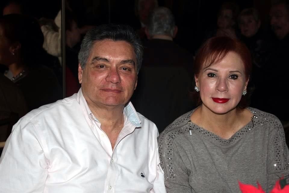 Enrique Catalán y Lupita Zedillo de Catalán