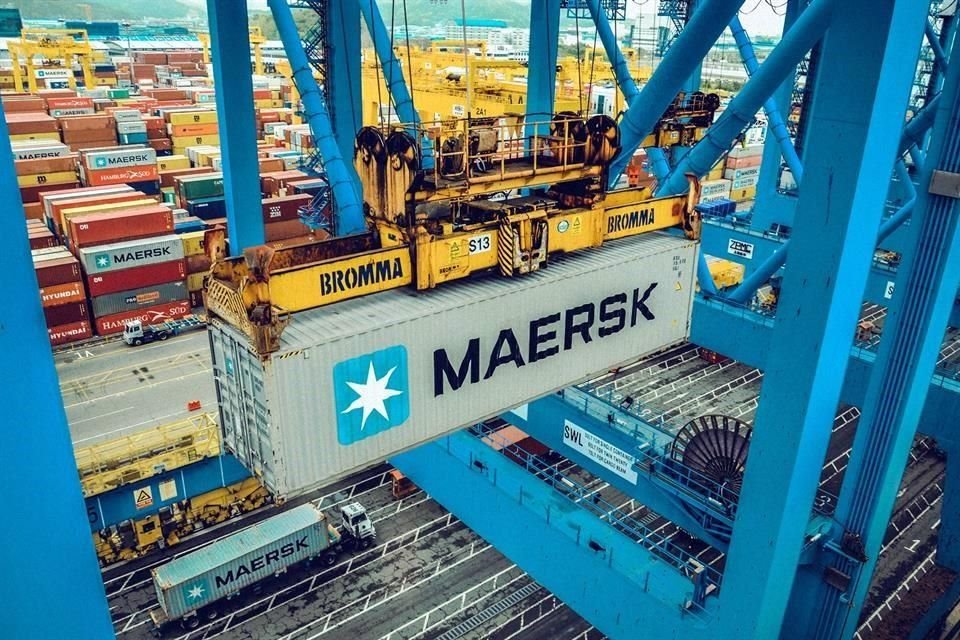 Maersk dijo que la suspensión temporal abarca el transporte terrestre y marítimo y todos los puertos de entrada a Rusia.