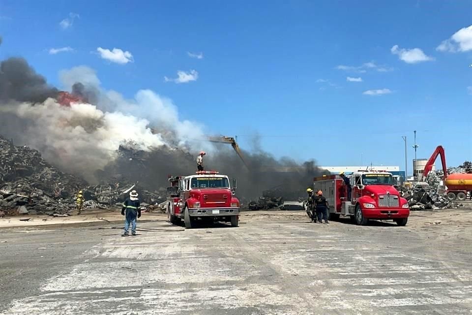 El siniestro inició alrededor de las 14:20 horas en la empresa Internacional Regiomontana de Acero.
