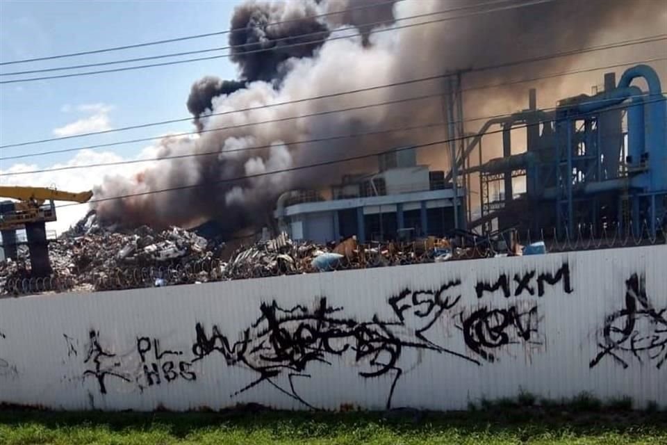 El informante comentó que hasta anoche no se tenía una causa probable del incendio.