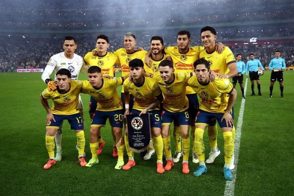 Los jugadores del América que iniciaron el partido.