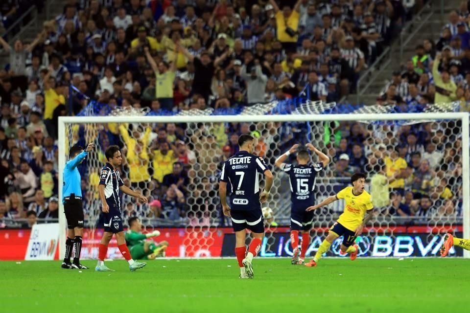 Richard Sánchez marcó un golazo en el primer tiempo.