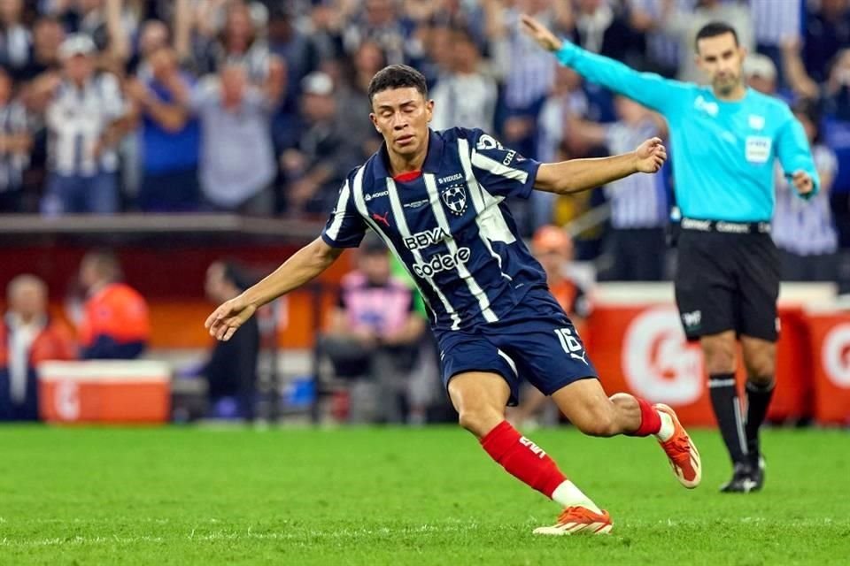 Johan Rojas le dio algo de esperanza a los Rayados en la Final, pero se quedaron en la orilla.