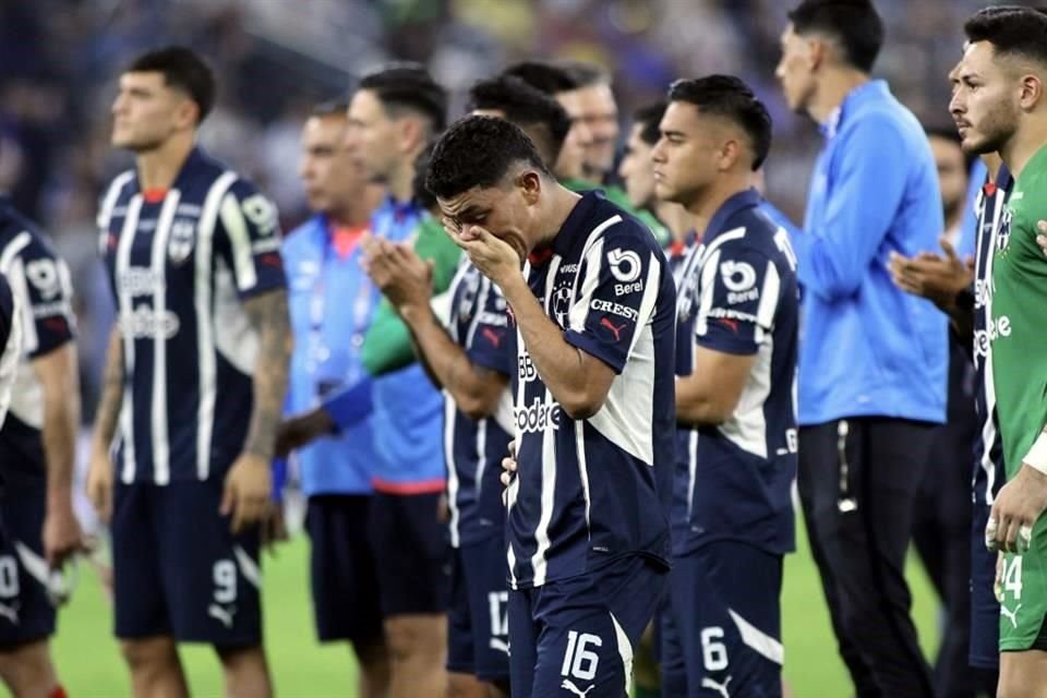 Jugadores como Johan Rojas y Jesús Corona derramaron lágrimas tras no conseguir festejar el campeonato.