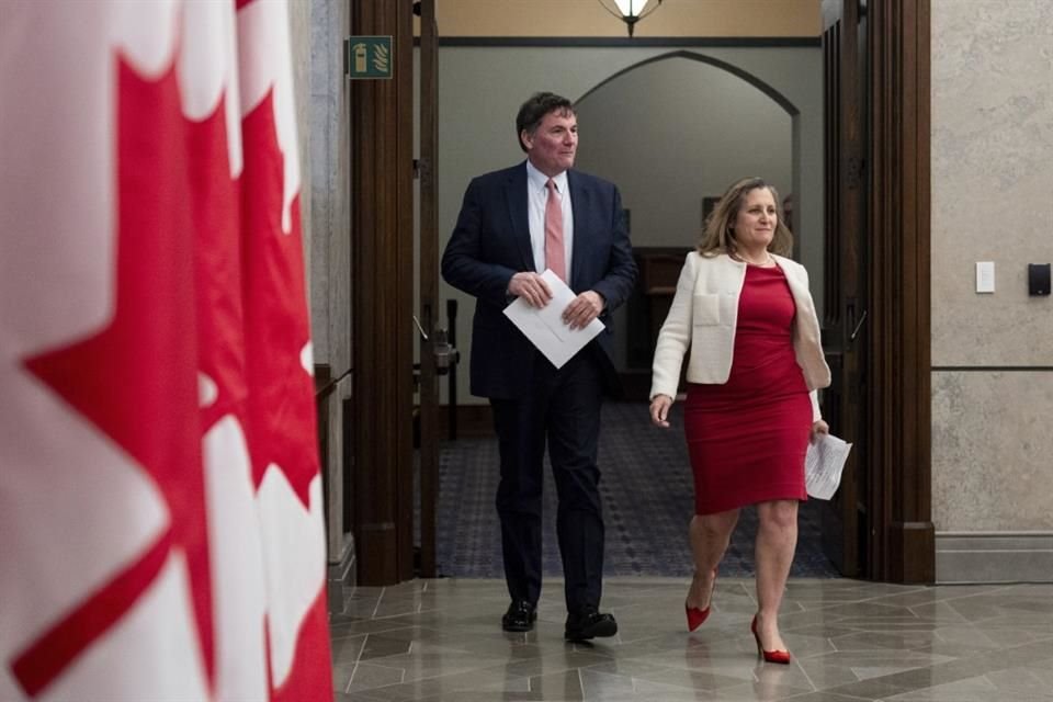 La Ministra de Finanzas Chrystia Freeland junto al Ministro de Seguridad Pública en Ottawa, el 11 de diciembre del 2024.