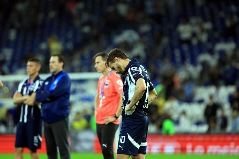 Sergio Canales lució cabizbajo luego de haber perdido la Final a manos del América.