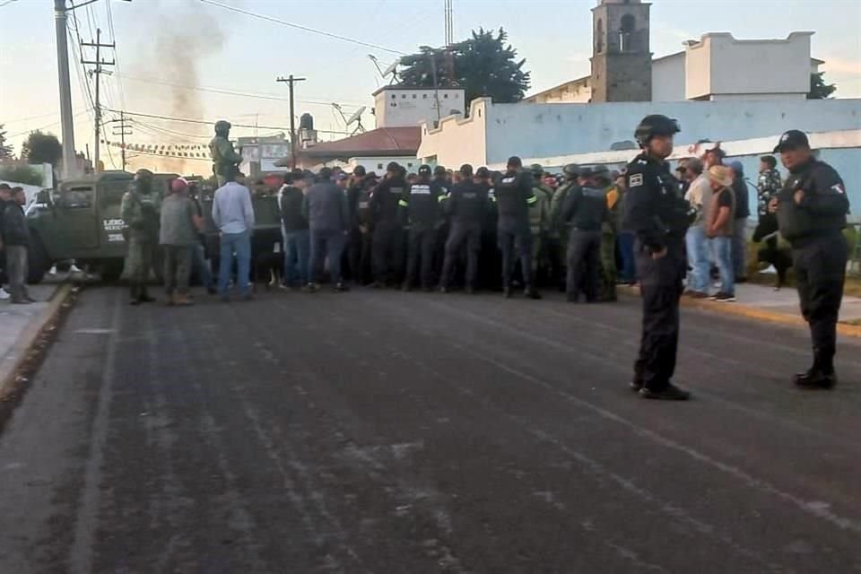 Empat tersangka pemeras digantung oleh warga komunitas Yebucivi, di Almoloya de Juárez, Edomex.