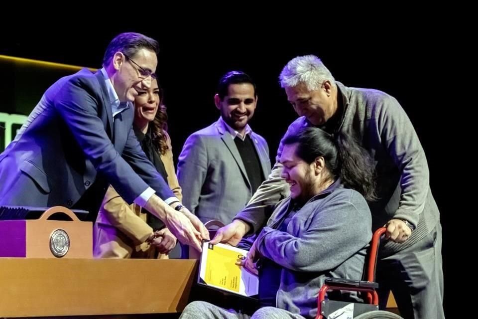 José Ithan Méndez Macías, recibió el Certificado en Ciencia de Datos e Inteligencia Artificial.