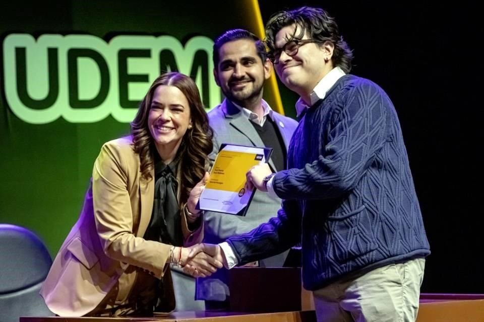Ángel Mauricio Reyes Maldonado obtuvo el Certificado en Desarrollo Psicológico.