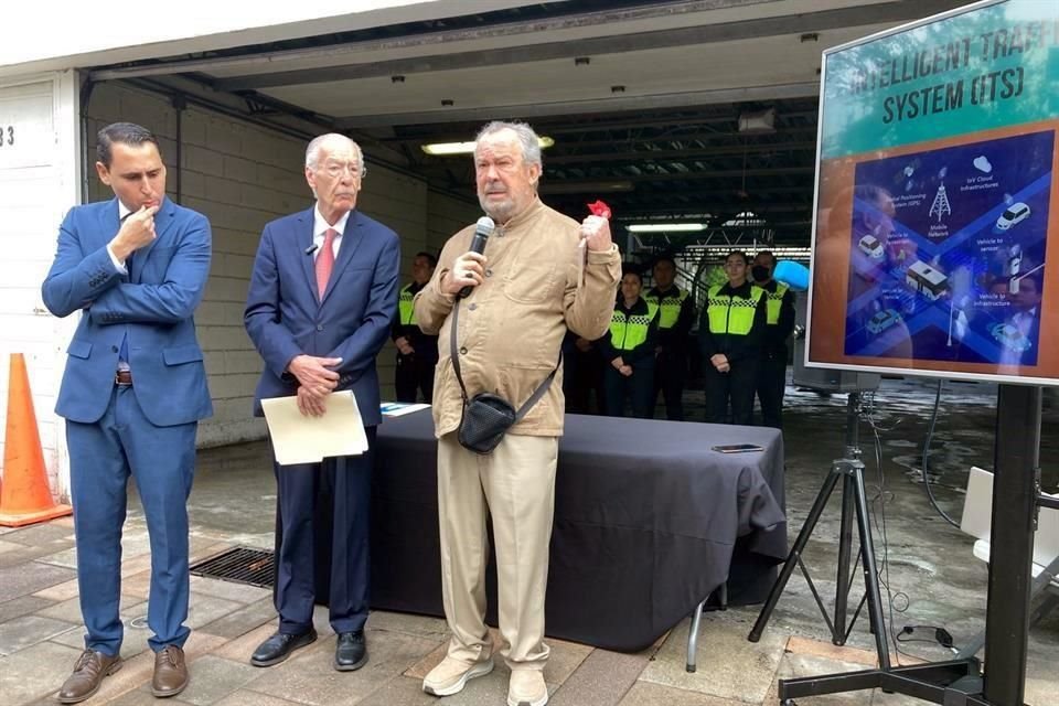 El Municipio de San Pedro anunció la creación de un C2 de vialidad para actualizar el sistema de semáforos en 95 cruceros y agilizar vialidad.