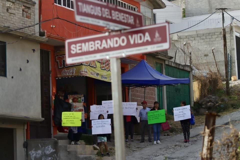 Vecinos de Tultitlán, Edomex, protestaron ante el cambio de nombres de las calles por alusivos a la 4T.