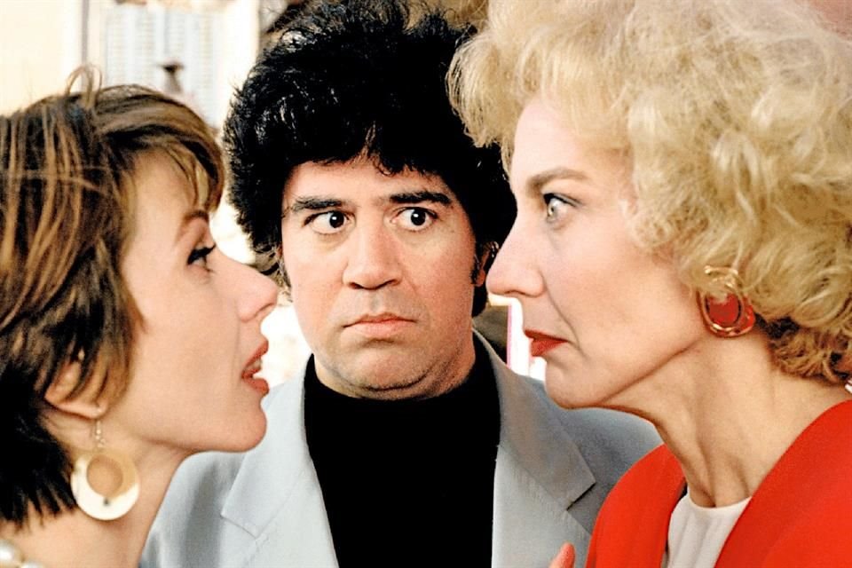 Con Victoria Abril y Pedro Almodóvar en 'Tacones Lejanos'.