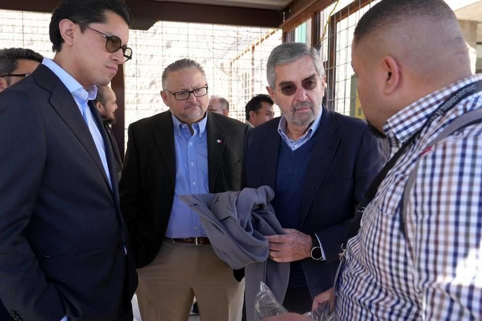 El Canciller Juan Ramón de la Fuente visitó el puente puente internacional Paso del Norte para supervisar que el proceso de repatriación de connacionales.