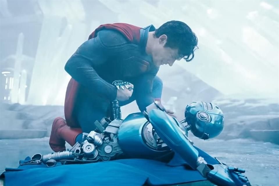 El cineasta James Gunn presenta a 'Superman' como símbolo de esperanza y unión en su nueva película; estrena primer tráiler.