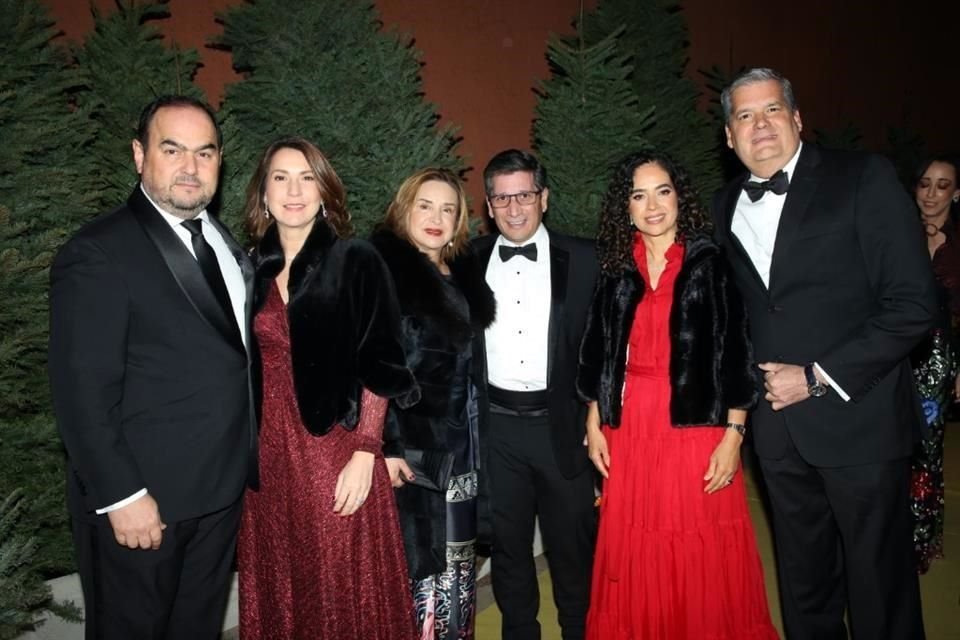 Humberto Lobo de la Garza, Verónica Guerra de Lobo, Romelia Valle, Juan Carlos Herrera, Titi Uresti y Óscar Cantú
