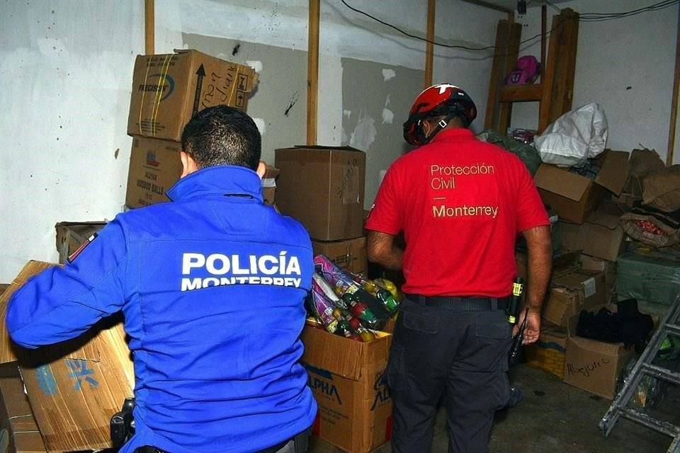  El Municipio decomisó cerca de una tonelada de pirotecnia de dos locales de la calle Colegio Civil, entre 5 y 15 de Mayo.