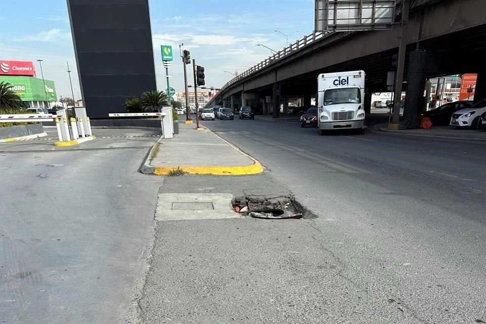 Molesta a vecinos del sector que los baches de Avenida Manuel L. Barragán, sean recurrentes.
