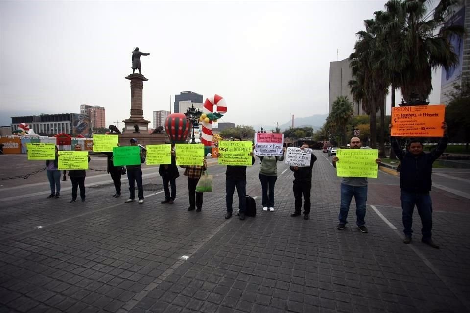 Los maestros bloquearon Zaragoza, a la altura del Palacio de Gobierno.