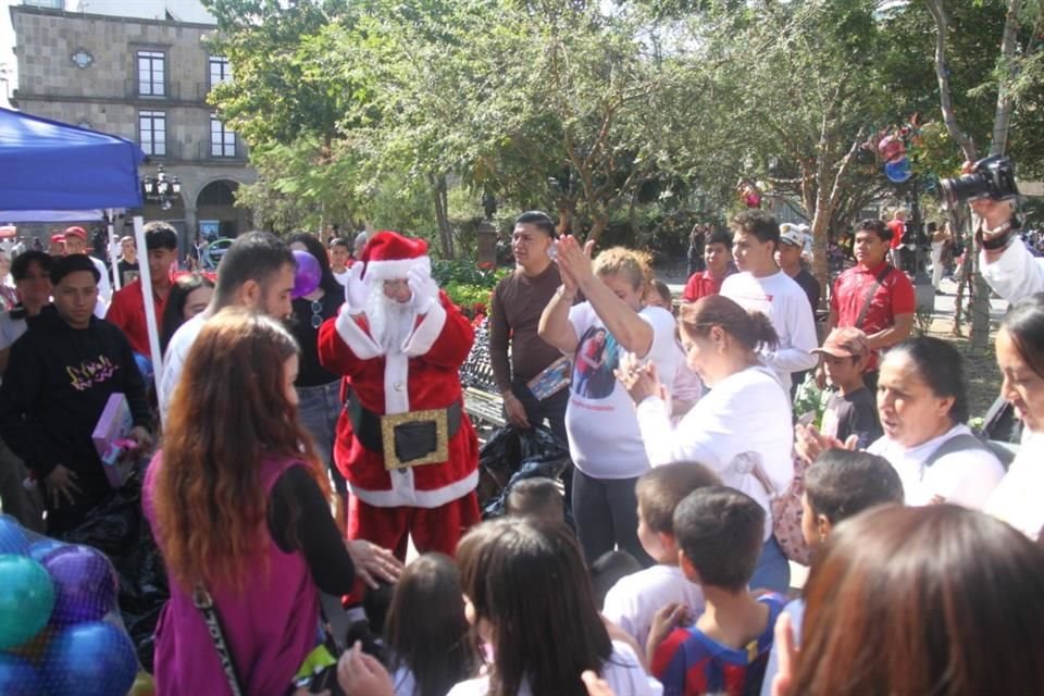 La entrega la realizaron la mañana de este domingo en un módulo instalado en la Plaza de Armas, frente a Palacio de Gobierno.