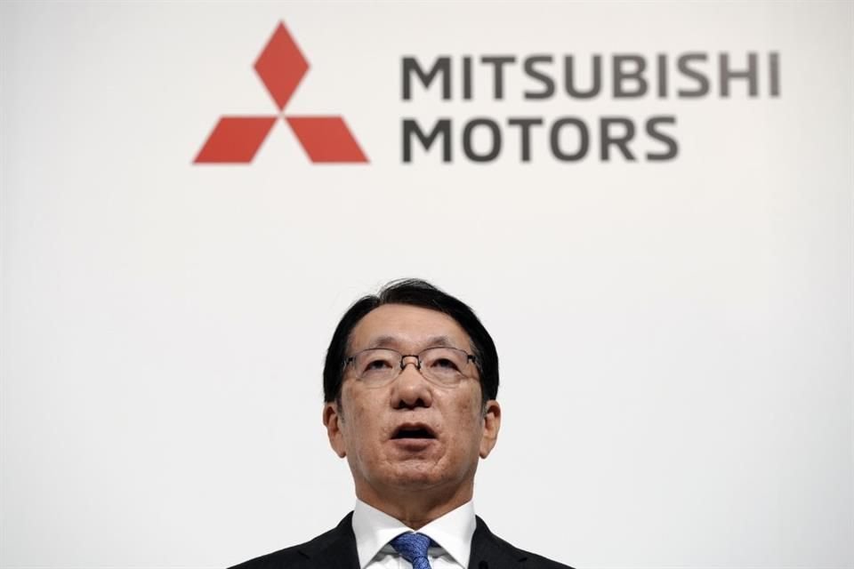 Takao Kato CEO Mitsubishi Motors, perusahaan yang juga menandatangani nota tersebut.