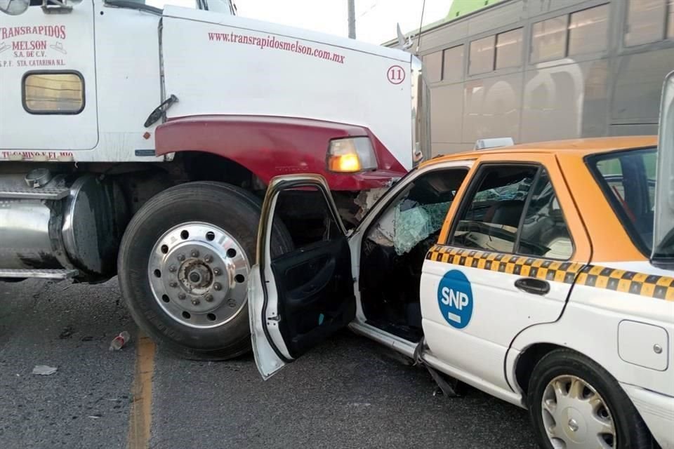 El accidente fue reportado en la Carretera a García, a la altura de la empresa Vitro.