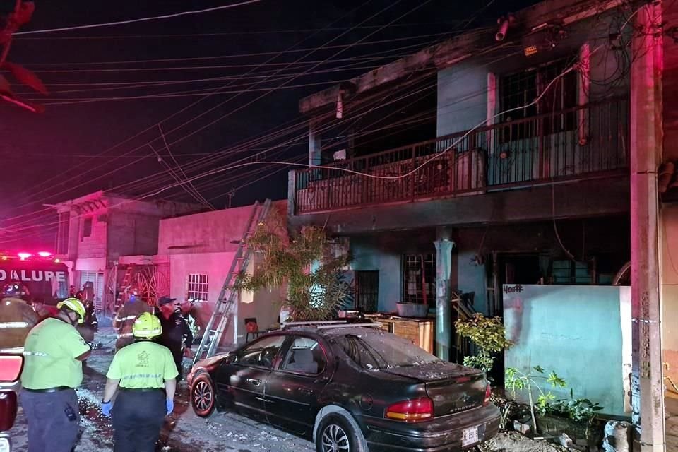 Kebakaran dilaporkan di sebuah rumah di Jalan De la Pampa, di Colonia Valle del Sol, di perbatasan dengan Juárez.