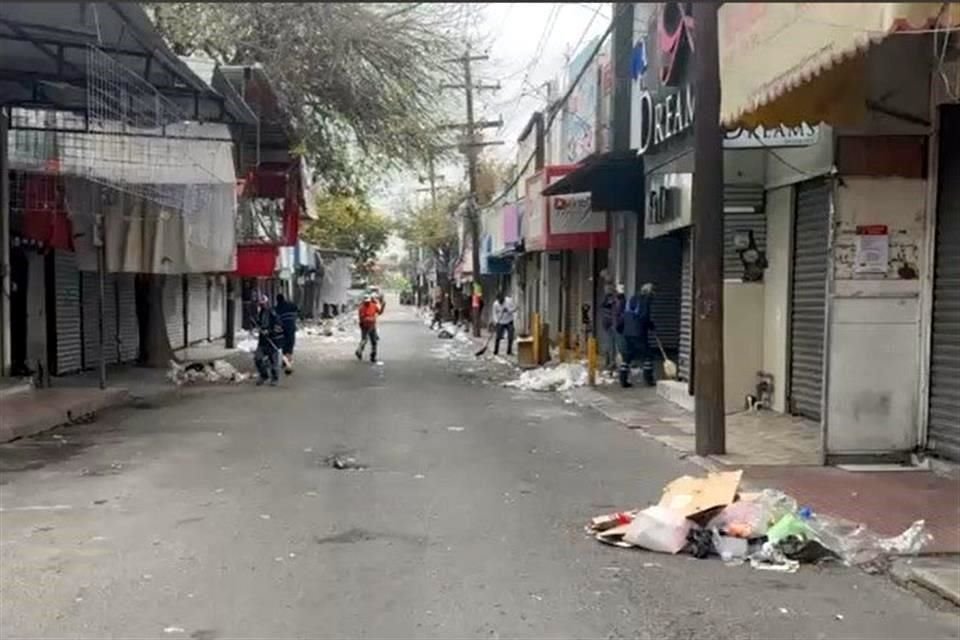 Para las 10:00 horas ya habían recogido la basura acumulada en áreas como Colegio Civil, 15 de Mayo, 5 de Mayo y la zona del Mesón Estrella.