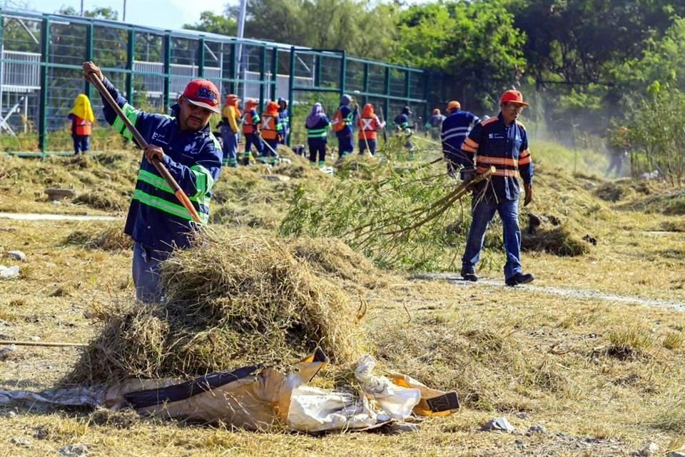 La limpieza forma parte del programa de rehabilitación de espacios públicos y la atención a tiraderos clandestinos que la Administración del priista ha detectado en diferentes puntos de la Ciudad.