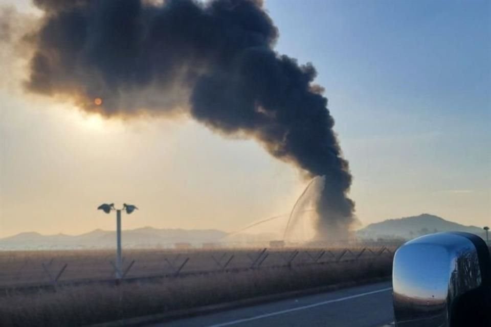 Un avión con 175 pasajeros se estrelló.