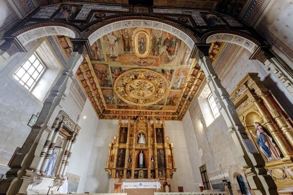 El proyecto de restauración del presbiterio del Templo de Nuestra Señora de la Asunción en Santa María de Huiramangaro, Michoacán, comenzó en 2014, cuando el muro testero del retablo principal estaba en riesgo de colapso.