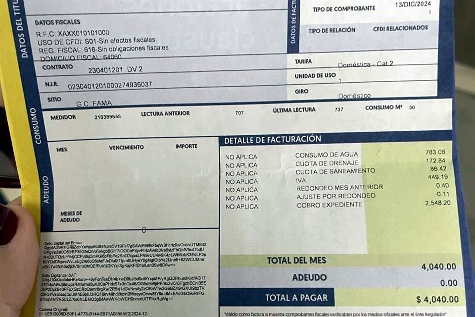 A un pensionado le llegó el recibo del agua con una cantidad a pagar de 4 mil 40 pesos que incluye el 'cobro expediente' por una reparación afuera de su casa. 