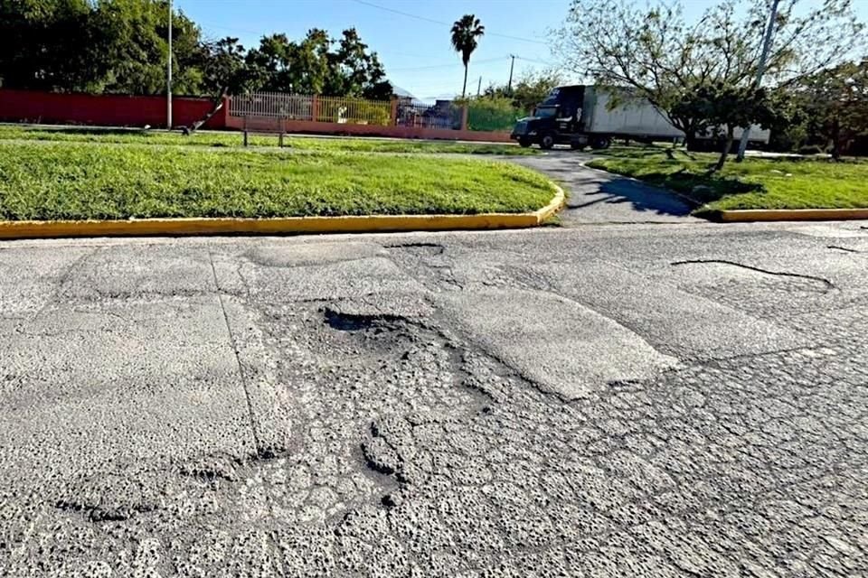 La Avenida Las Torres es otras de las arterias de San Nicolás con serios daños en el pavimento.